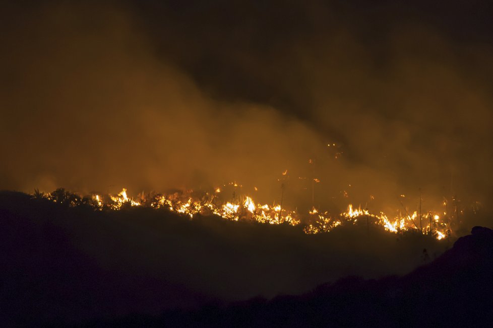 Děsivé záběry ohně na Kanárských ostrovech z úterý