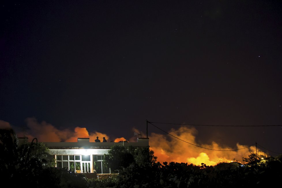 Děsivé záběry ohně na Kanárských ostrovech z úterý