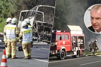 V autobusu uhořelo 18 seniorů. Expert: Evakuaci hatí panika, jde o minuty