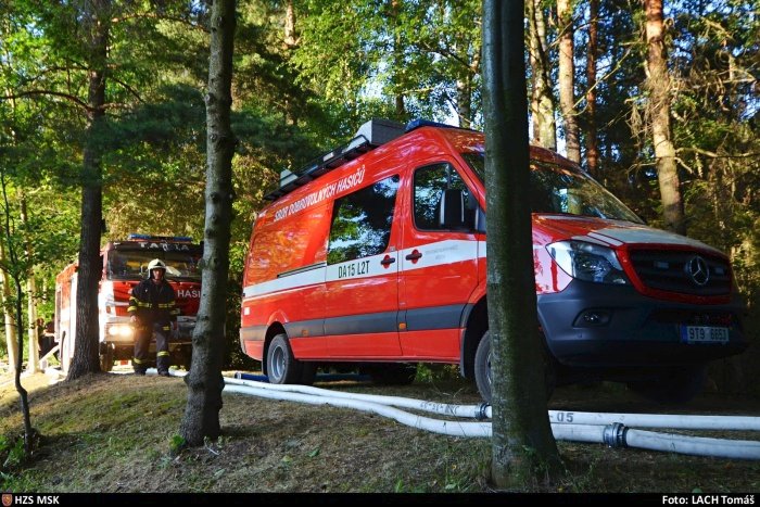 Ve Skřipově na Opavsku hořel les, škoda je za tři miliony.