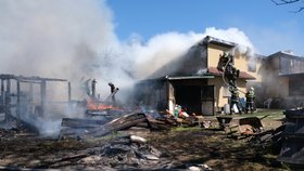 V Lichnově na Novojičínsku pálili klestí, oheň málem podpálil i dům.