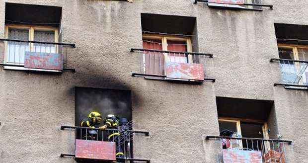 V ostravském hotelu hořelo: Popáleného muže (34) museli hasiči zachránit z výsuvného žebříku