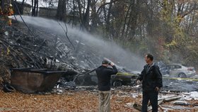 Další nedávná tragédie při pádu letadla. V americkém Ohiu se zřítil tryskáč na prázdný rodinný dům. Všichni pasažéři zahynuli.