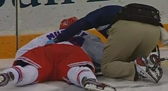VIDEO: Brutální zákrok v kanadské OHL, soupeři skoro urazil hlavu