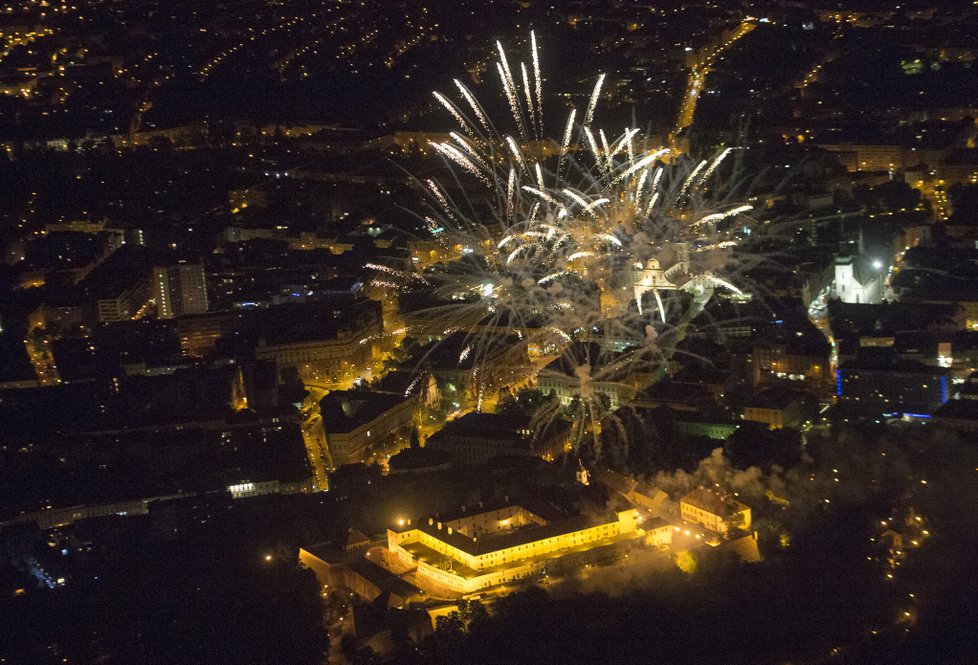 Unikátní záběry brněnského ohňostroje z letadla