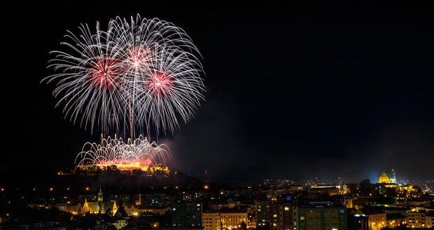 Festival Starobrno Ignis Brunensis zahájí velkolepý dvanáctiminutový ohňostroj nad hradem Špilberk.