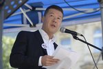 Tomio Okamura na Václavském náměstí během demonstrace v květnu 2016