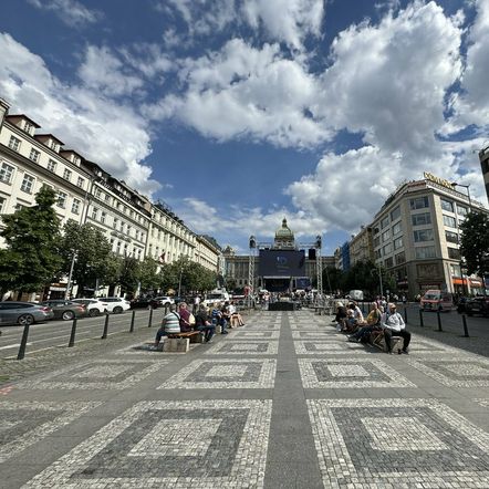 Chorvati dělali byznys, Srbové je vydírali. Jak vypadalo centrum Prahy v devadesátkách Chorvati dělali byznys, Srbové je vydírali. Jak vypadalo centrum Prahy v devadesátkách