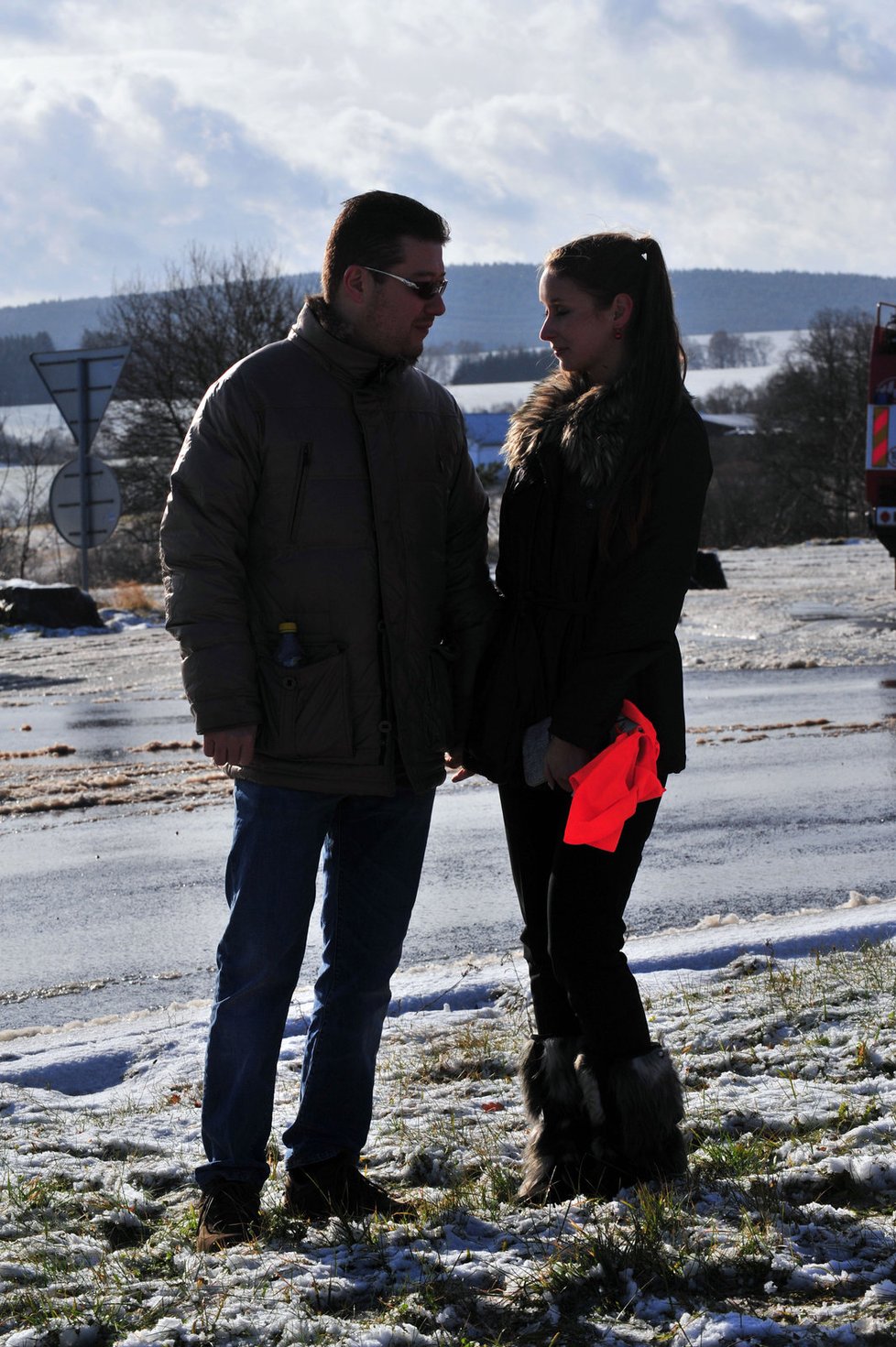 Okamura s partnerkou nezažili zrovna nejšťastnější páteční dopoledne. Bourali na cestě do Uherského Brodu, kde měl mít Okamura besedu se studenty.