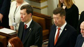 Ustavující schůze nové Sněmovny: Tomio a Hayato Okamurovi (3.11.2025)