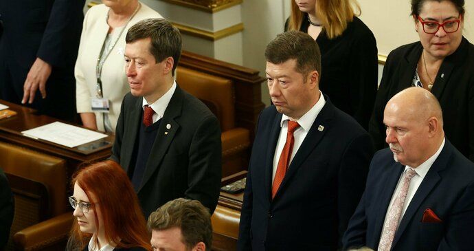 Ustavující schůze nové Sněmovny: Tomio a Hayato Okamurovi (3.11.2025)