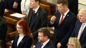 Ustavující schůze nové Sněmovny: Tomio a Hayato Okamurovi (3.11.2025)