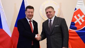 Předseda české Sněmovny Tomio Okamura na oficiální návštěvě Slovenska: Setkání se slovenským premiérem Robertem Ficem (2. 12. 2025)