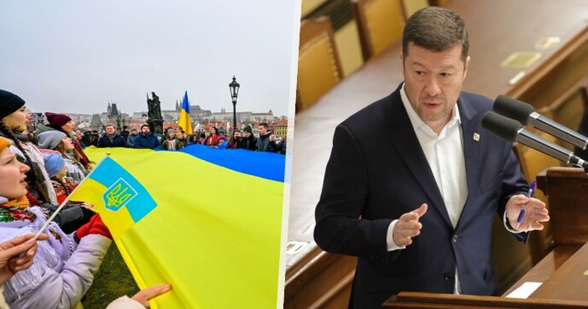 “¡Aquí no somos ucranianos!” Okamura se indignó por la bandera ucraniana en el Puente de Carlos