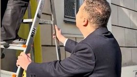 Tomio Okamura nechal sundat ukrajinskou vlajku ze Sněmovny (6. 11. 2025).