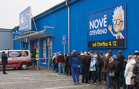 Splátkové společnosti si to nejlepší nechávají na Vánoce! Obchodníci nabízejí splátky bez navýšení a zákazníci tak ušetří tisíce.