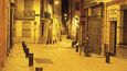 Úzké uličky Perpignanu v noci vyzařují nádherně klidnou atmosféru