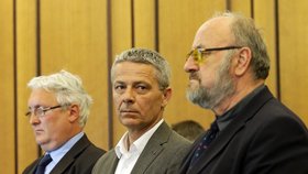 Obžalovaní (zleva) Jan Škurek, Pavel Kuta a Rudolf Doucha