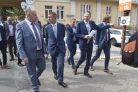 Dvě funkce, dva platy. Hejtmani z ANO Okleštěk a Vondrák zůstávají i poslanci