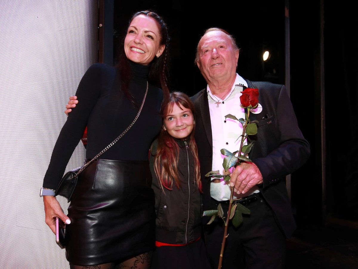 Frotman kapely Olympic Petr Janda s manželkou Alicí a dcerou Rozárkou. 