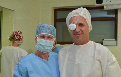 Unikátní operace olomouckých lékařů: Do oka vložili hned dvě čočky
