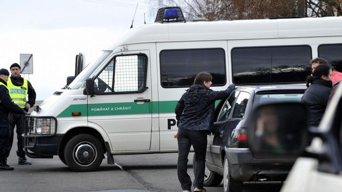 Okolí Vrbětic na Zlínsku, kde 3. prosince znovu explodoval muniční sklad, je i nadále pod dohledem policie.