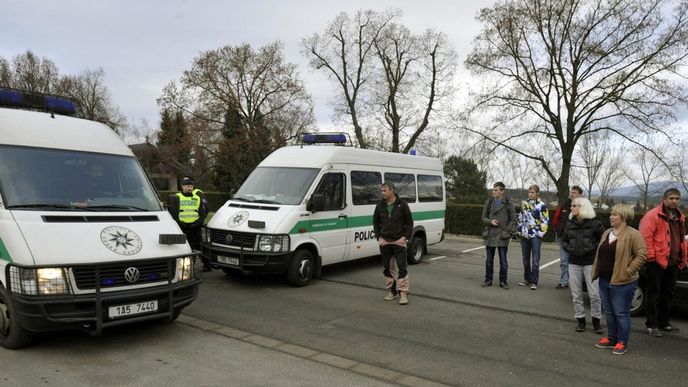 Okolí Vrbětic na Zlínsku, kde 3. prosince znovu explodoval muniční sklad, je i nadále pod dohledem policie.