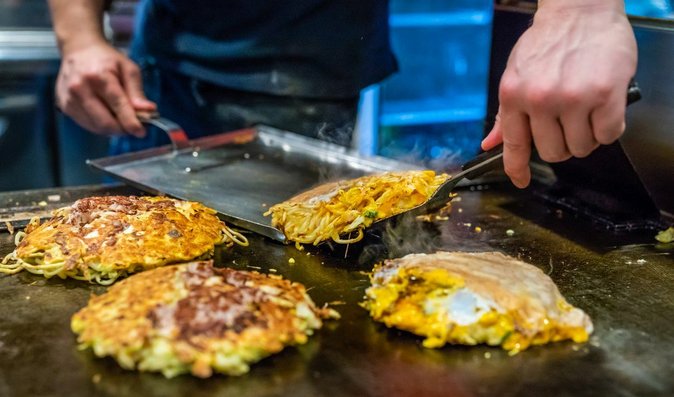 Příprava japonského jídla okonomiyaki