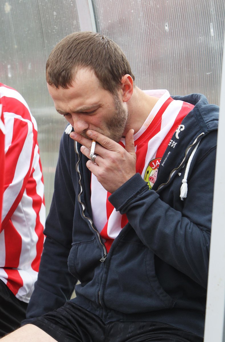 Někteří v týmu Slavoje se odměnili za sportovní výkon pivem, jiní cigaretou.