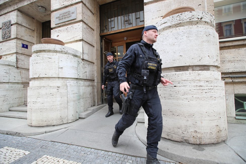 Policie žádá OKsystem o detaily k zakázce ministerstva práce a sociálních věcí.