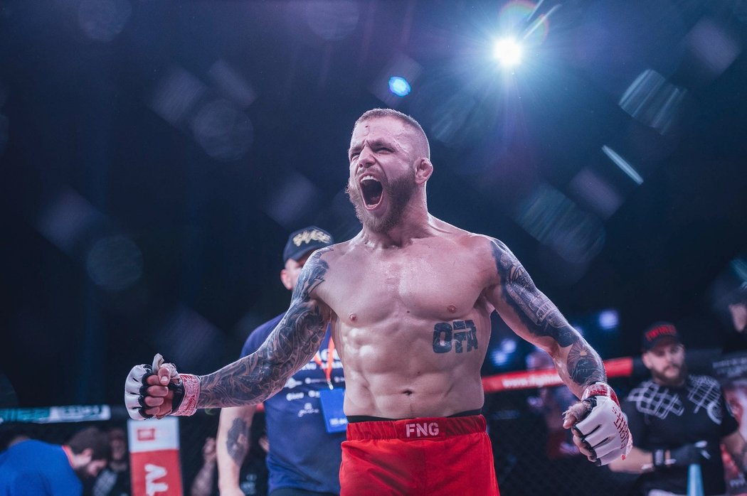 Jeden z nejlepších česko-slovenských zápasníků MMA Tomáš Deák.