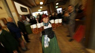 Začal Oktoberfest. Hosty odrazují obavy o bezpečnost, hlásí hoteliéři