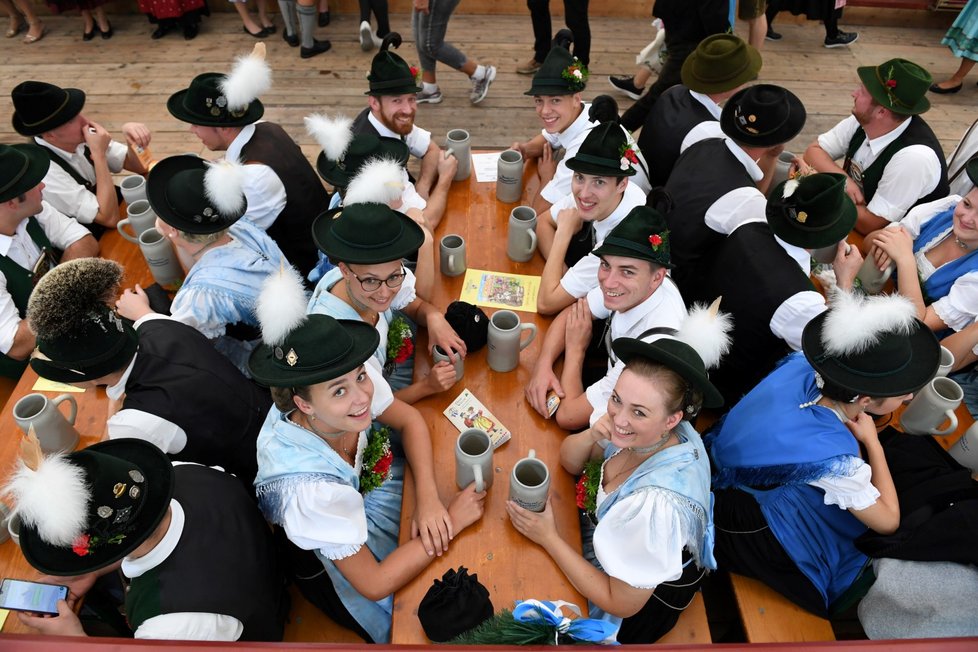 V Mnichově se koná 186. ročník tradičního pivního festivalu Oktoberfest (22. 9. 2019).