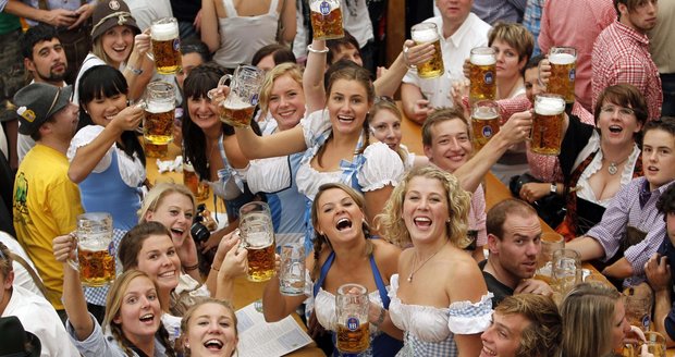 Letošní Oktoberfest kvůli teroru oplotí. Návštěvníkům zakážou batohy 