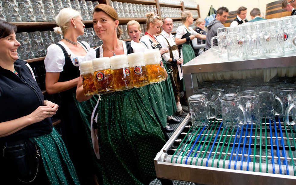 Mnichovské pivní slavnosti Oktoberfest v roce 2015