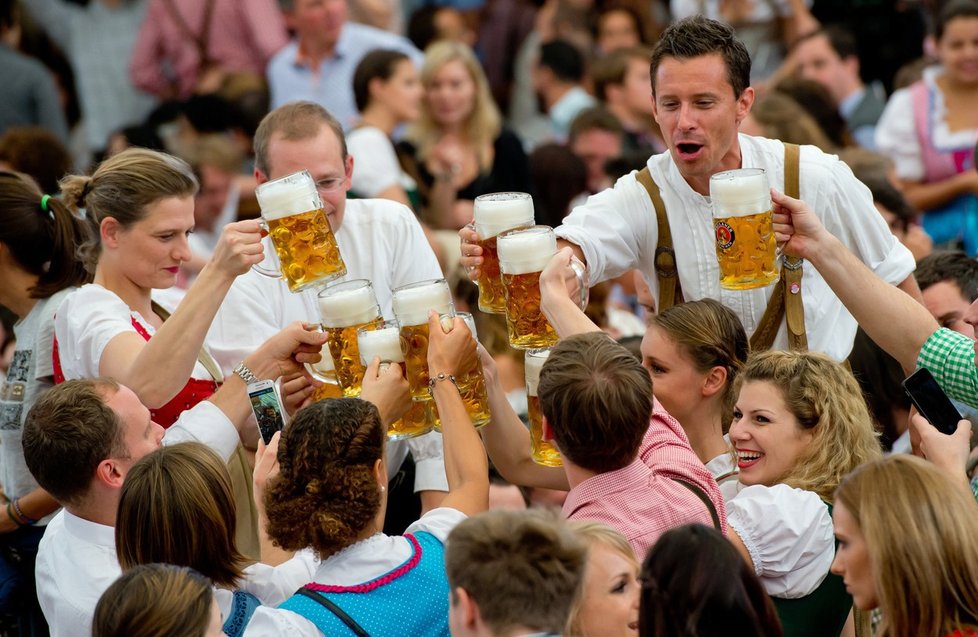 Mnichovské pivní slavnosti Oktoberfest v roce 2015