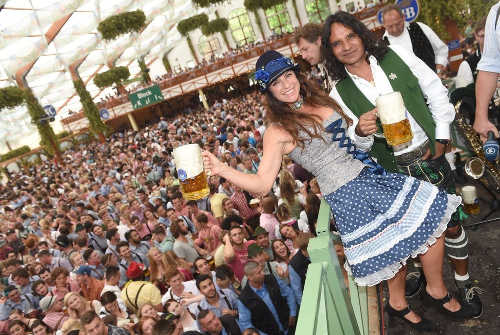 Mnichovské pivní slavnosti Oktoberfest v roce 2015