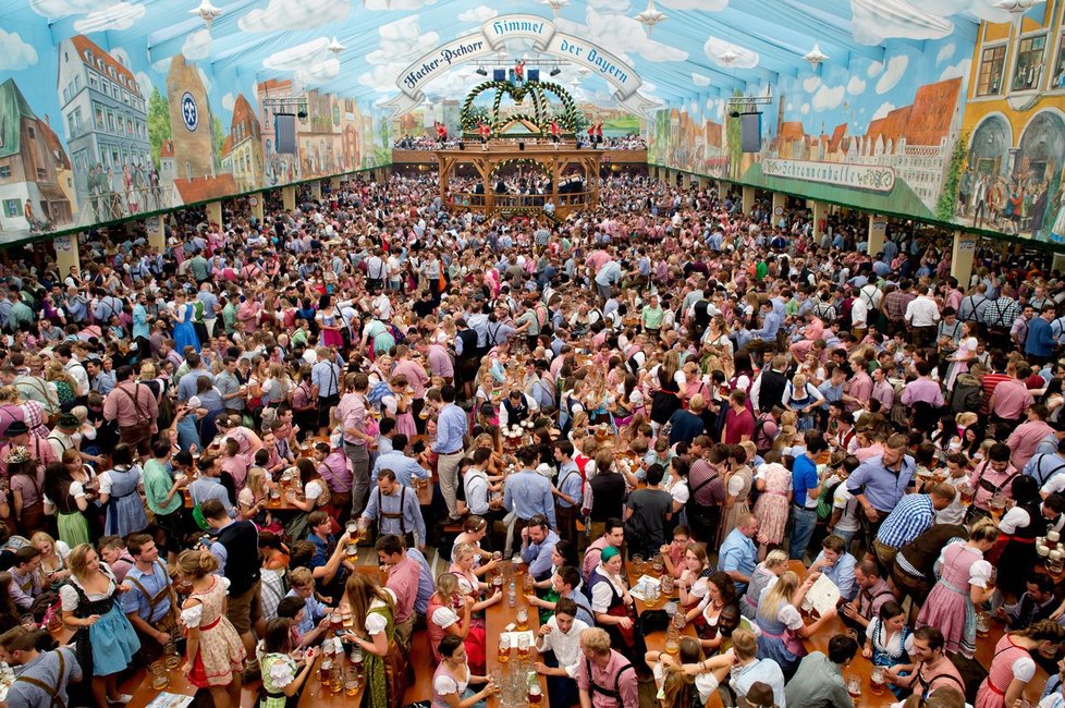 Mnichovské pivní slavnosti Oktoberfest v roce 2015