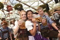 Německý Oktoberfest bojuje s propadem zájmu, lidé vypili méně piva