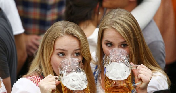 Oktoberfest za dveřmi: Pivo zdraží a přibude policistů. Tuplák vyjde na necelé tři stovky