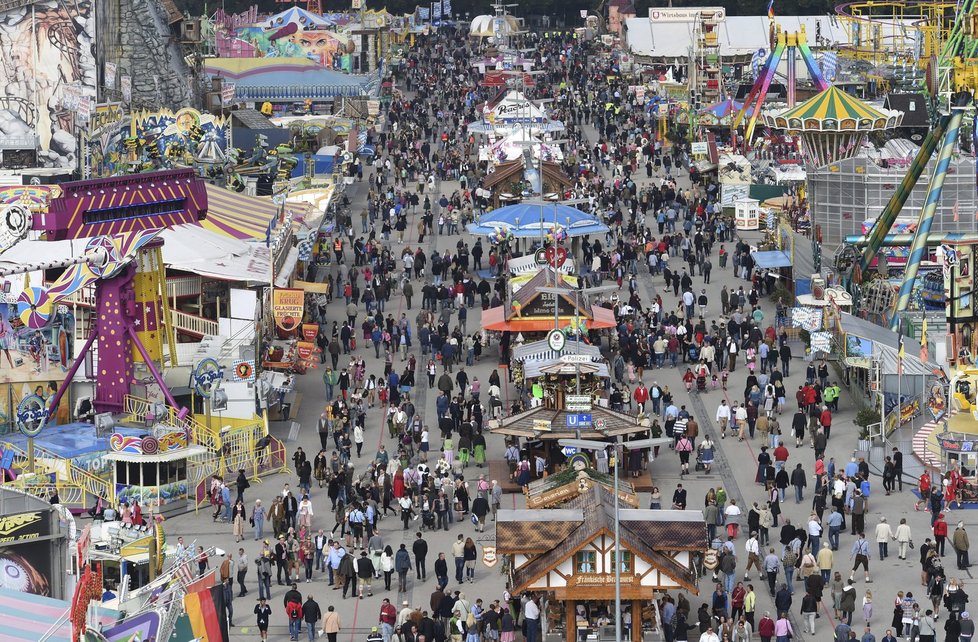 Na letošním Oktoberfestu se zatím vypilo méně piva.