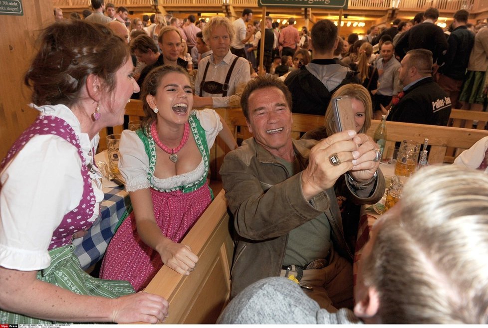 Takhle Arnie pařil na Oktoberfestu 2015.