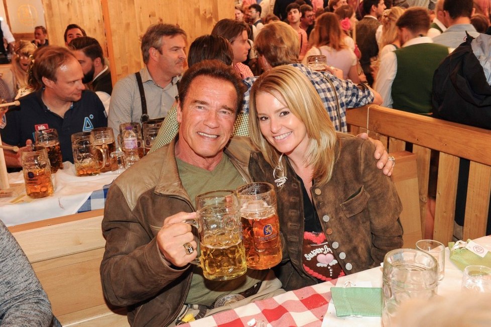 Oktoberfest 2015 si nenechal ujít ani Arnold Schwarzenegger.