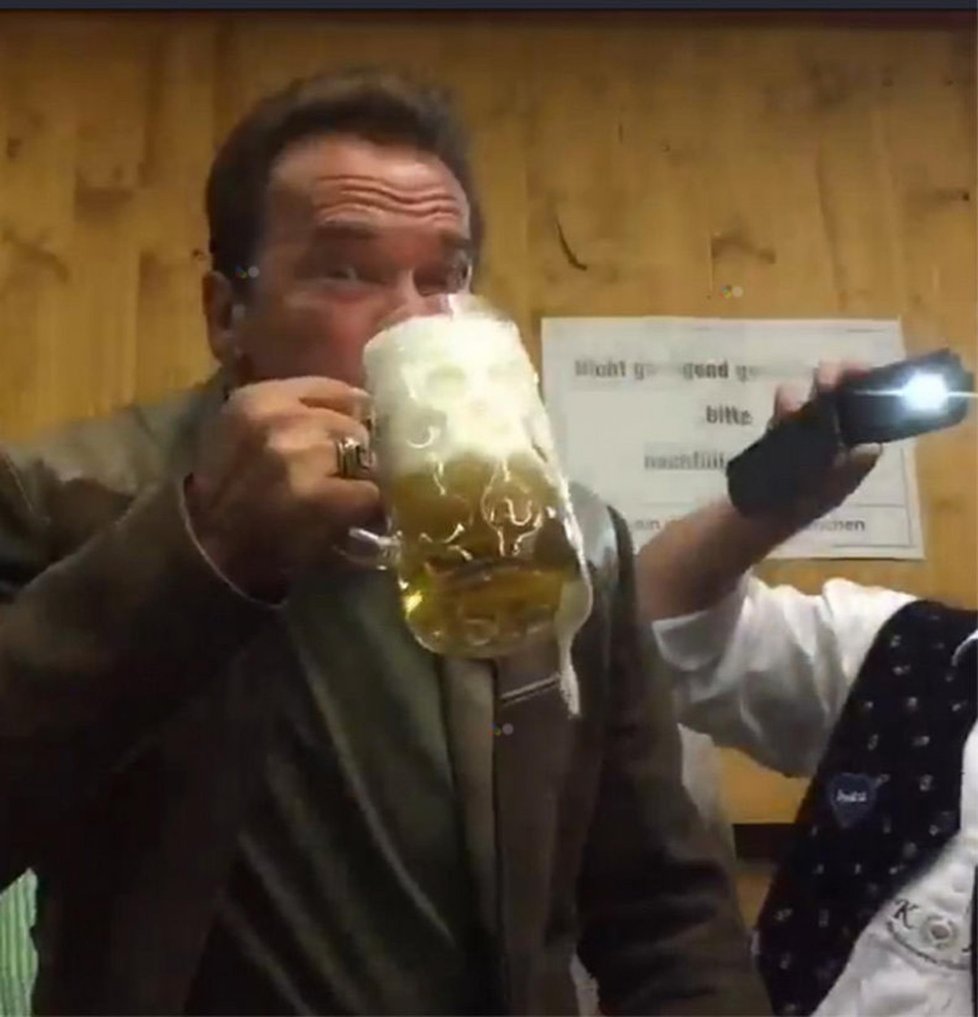 Takhle Arnie pařil na Oktoberfestu 2015.