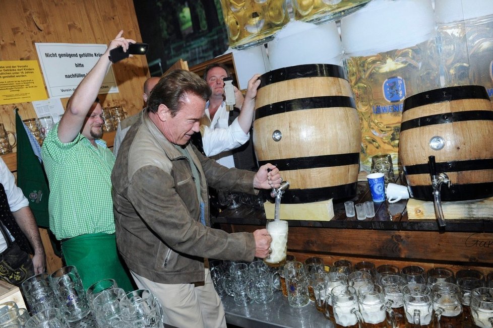 Oktoberfest 2015 si nenechal ujít ani Arnold Schwarzenegger.