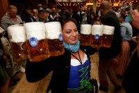 Naraženo! V Mnichově odstartoval po covidové pauze Oktoberfest, pivo teče proudem