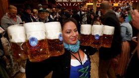 V Německu odstartoval slavný pivní festival Oktoberfest (17.9.2022)