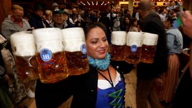 V Německu odstartoval slavný pivní festival Oktoberfest (17.9.2022)