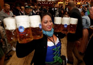 V Německu odstartoval slavný pivní festival Oktoberfest (17.9.2022)