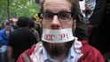 Demonstranti okupují finanční centrum USA Wall Street